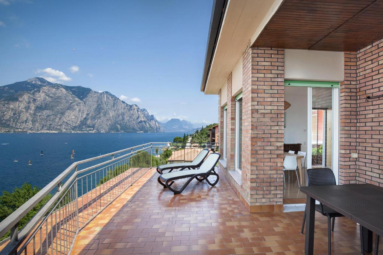 Apartment Windows On The Lake Малчезине Екстериор снимка