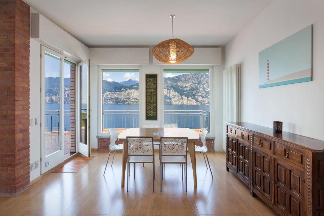 Apartment Windows On The Lake Малчезине Екстериор снимка